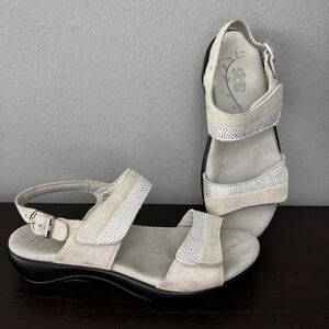 SAS Relaxed Comfort Sandal 6.5 M Silver Metallic Suede Strappy Walking Shoes USA